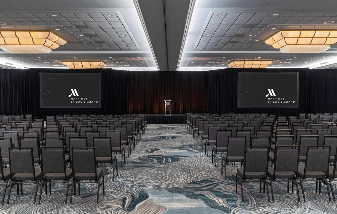 Marriott St. Louis Grand Hotel Exterior photo