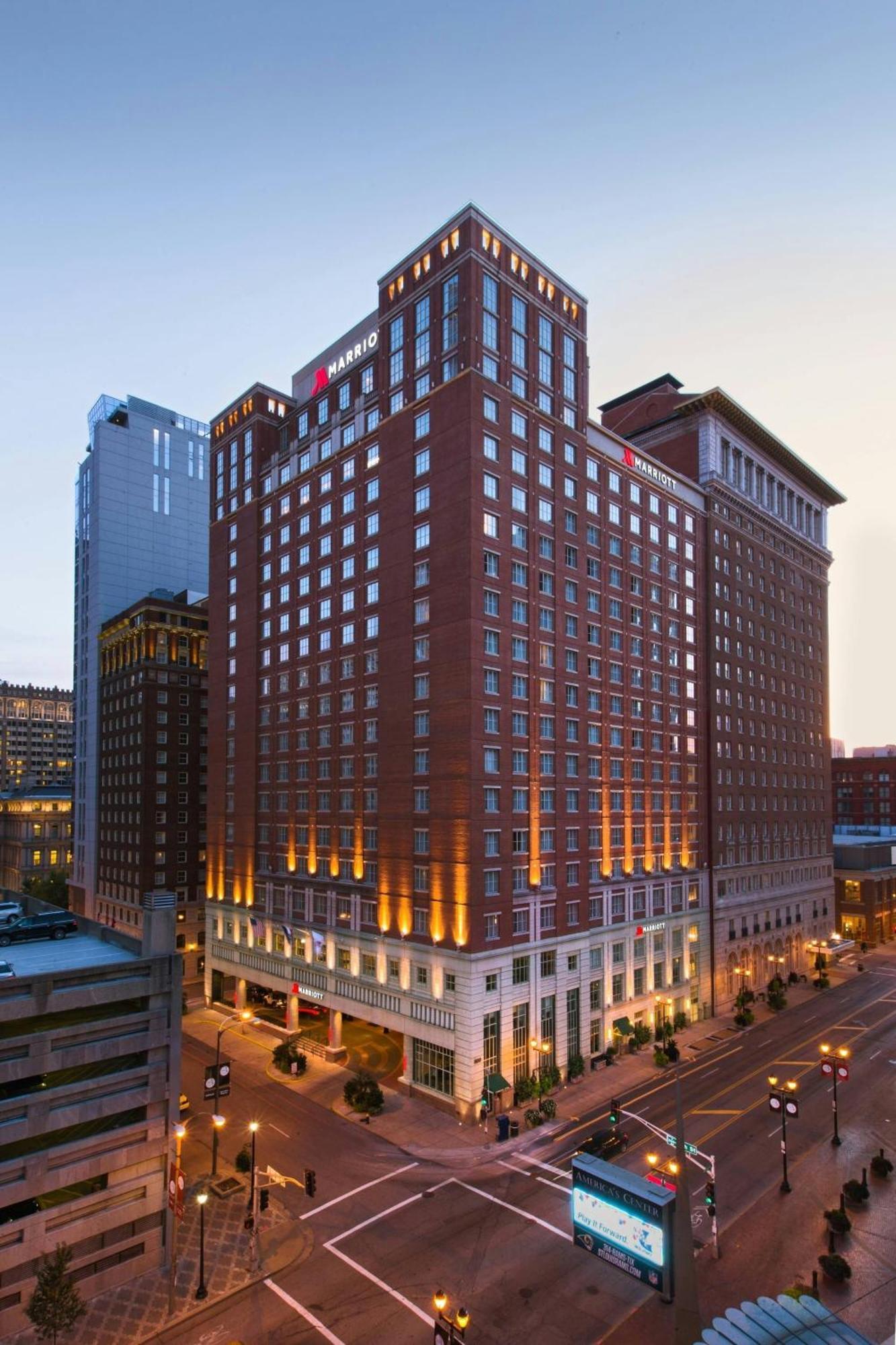 Marriott St. Louis Grand Hotel Exterior photo